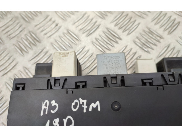 Блок предохранителей 8P0907279F Audi A3 S3 A3 Sportback 8P