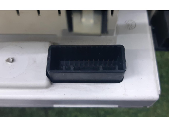 Дисплей    8200307273   Renault Clio III