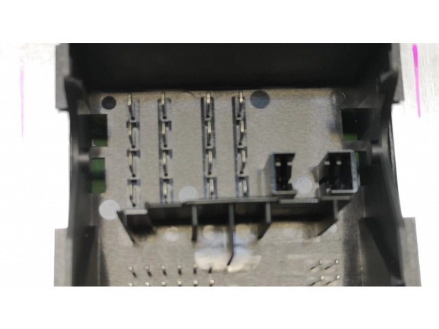 Радио/ проигрыватель CD/DVD / навигация