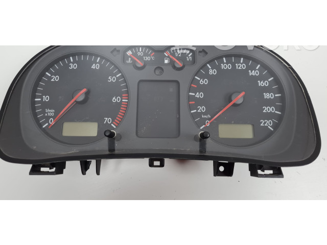 Панель приборов 1J0919861   Volkswagen Golf IV       