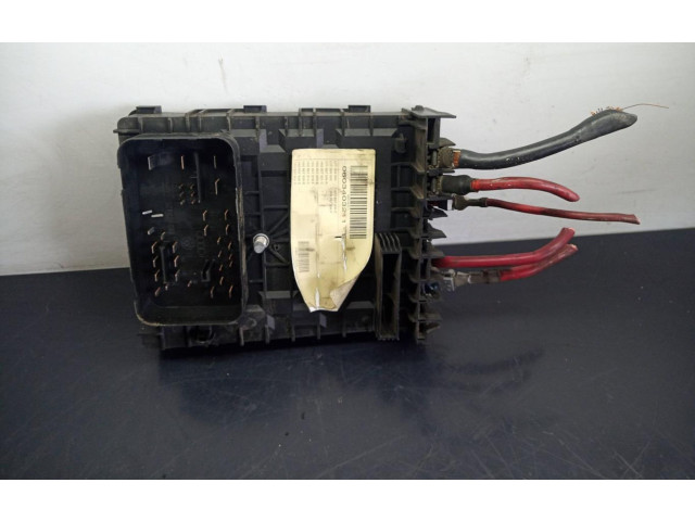 Блок предохранителей 1KO937125 Audi A3 S3 8L