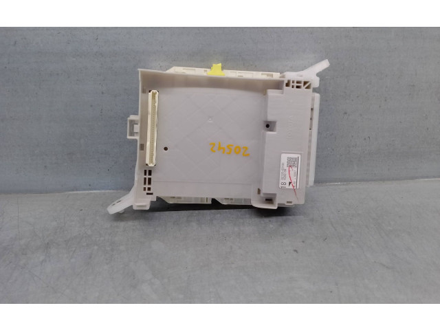 Pojistková skříňka Řídící jednotka BSM 8273060180 Toyota Land Cruiser (J200) 2015