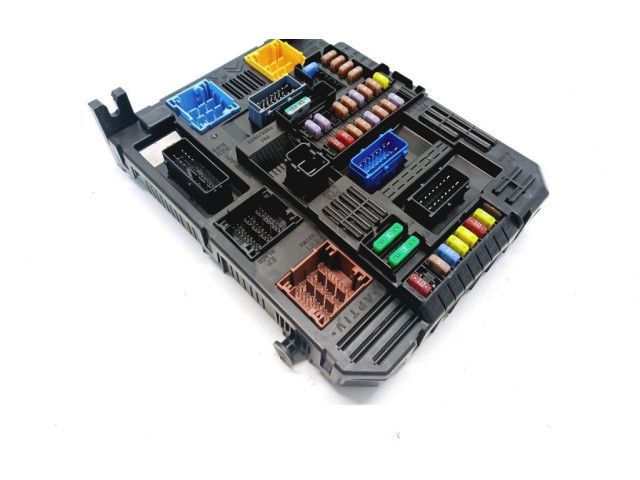 Блок предохранителей 9832881080   Peugeot 2008 II    