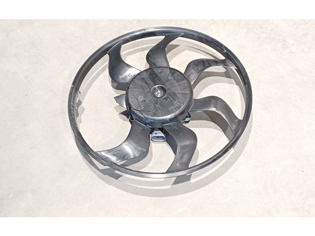 Вентилятор радиатора 8052M00000 Dacia Sandero