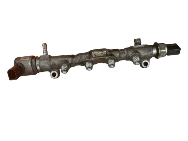 Топливная рампа 04L130764B, 28523501 Skoda Octavia Mk3 (5E)