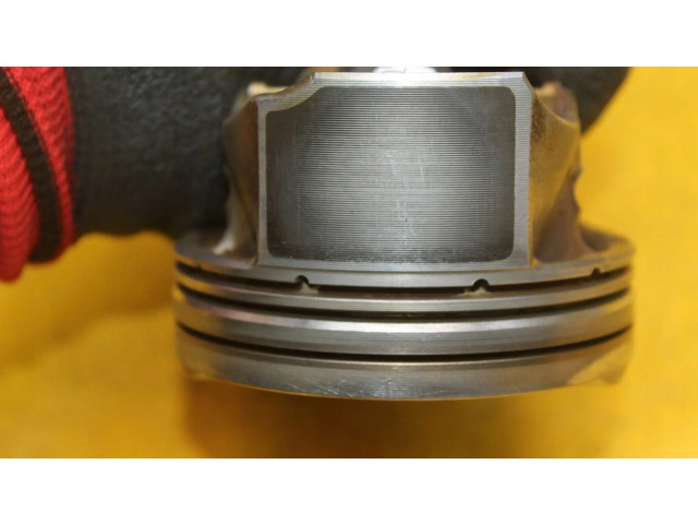 Поршень с шатуном 06H Skoda Octavia Mk2 (1Z)