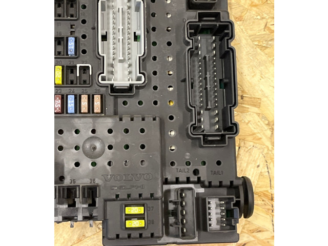 Блок предохранителей 30728512, 05W195   Volvo S60    