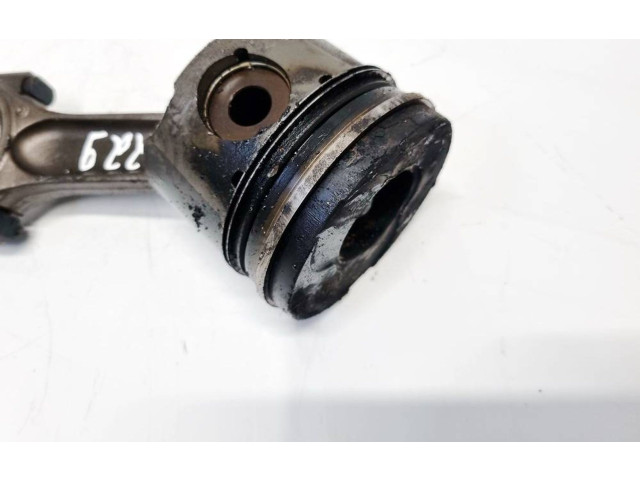  Поршень с шатуном    Peugeot Partner  