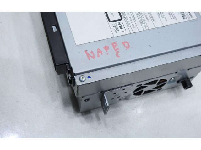 Радио/ проигрыватель CD/DVD / навигация