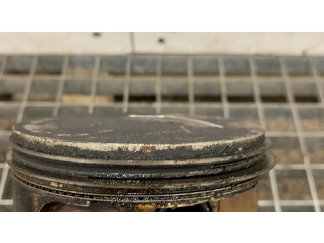 Píst Dodge RAM pro benzínový motor 5.7 EZH