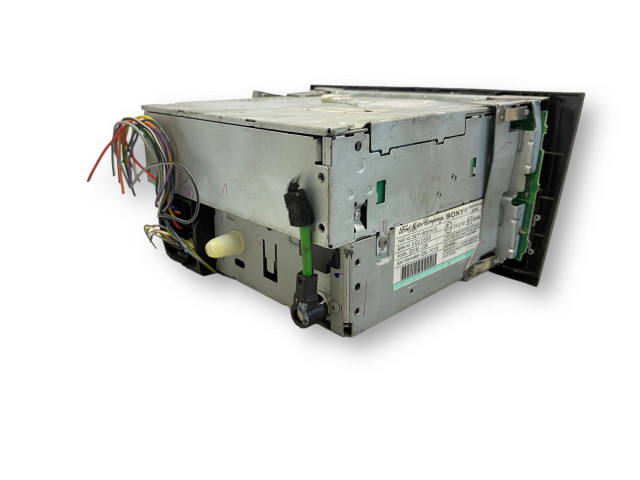 Радио/ проигрыватель CD/DVD / навигация