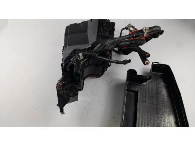 Блок предохранителей KD4766767, KD45675X0C Mazda 6