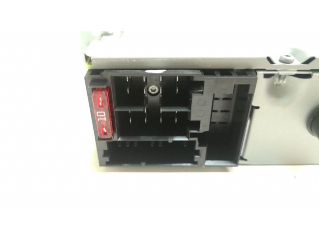 Радио/ проигрыватель CD/DVD / навигация