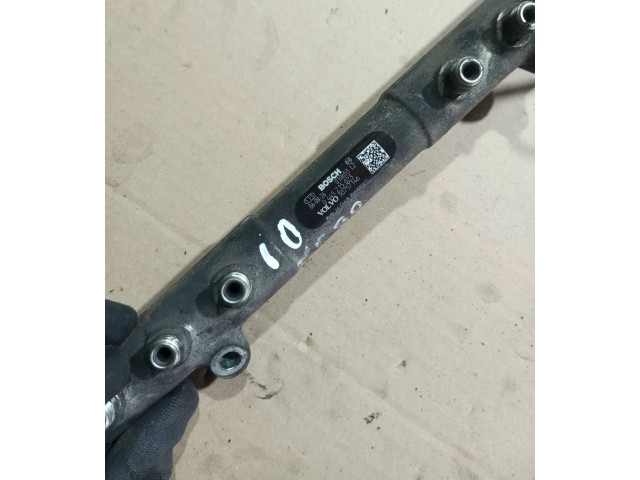 Топливная рампа 30757146, 010653L2   Volvo V70  