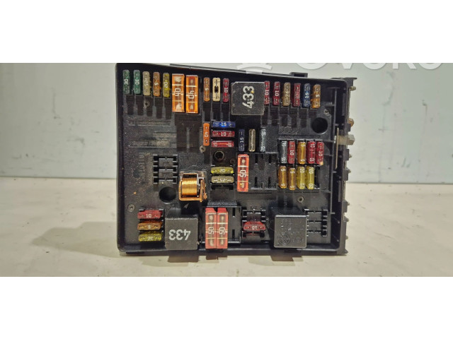 Блок предохранителей  1k0937124   Volkswagen Touran I    