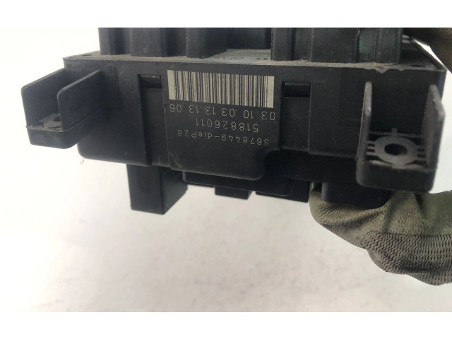 Блок предохранителей  8678449   Volvo V70    