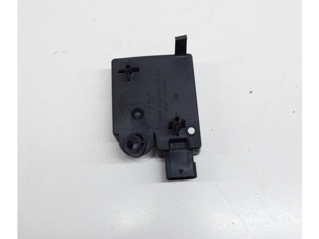 Блок комфорта 109785590H, 109785500E Tesla Model 3