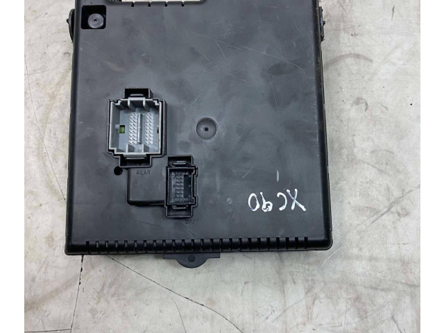 Блок предохранителей 30728512, 28017881 Volvo S60