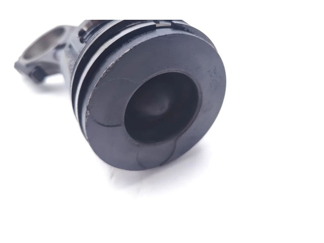  Поршень с шатуном D4204T D4204T  Volvo V50  