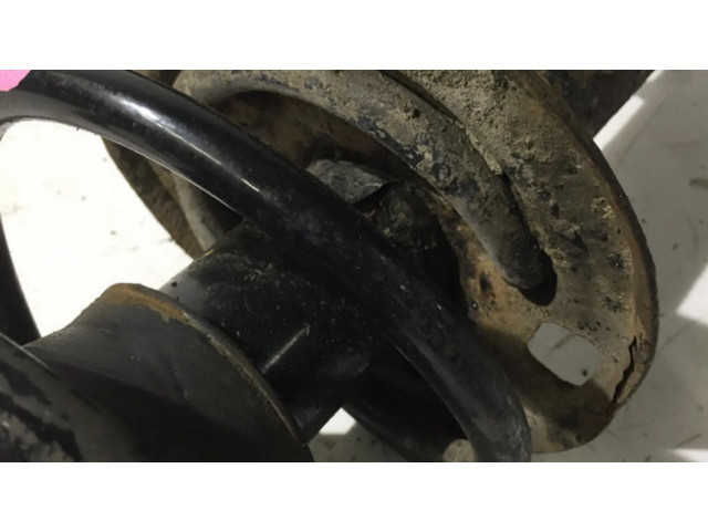 Передний амортизатор с пружиной      