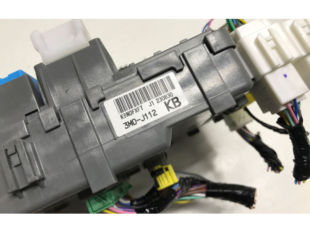 Блок предохранителей  3M0J112, J1230830   Honda HR-V    