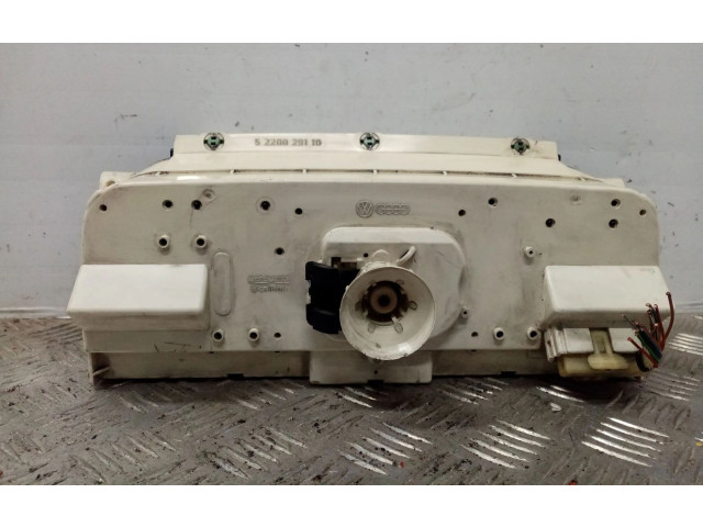 Přístrojová deska Volkswagen Passat Alltrack 1989 5220029110