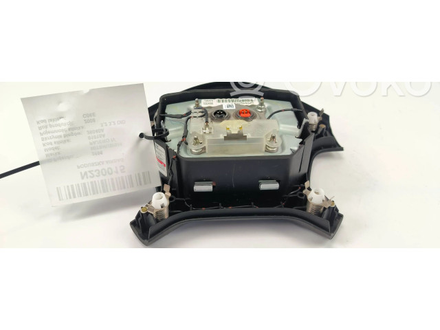 Подушка безопасности водителя 7030A099 Mitsubishi Pajero