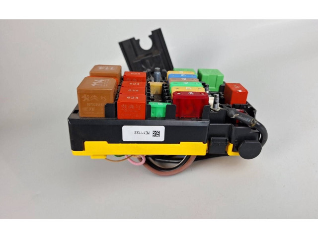 Блок предохранителей 9804848480 Peugeot 2008 II