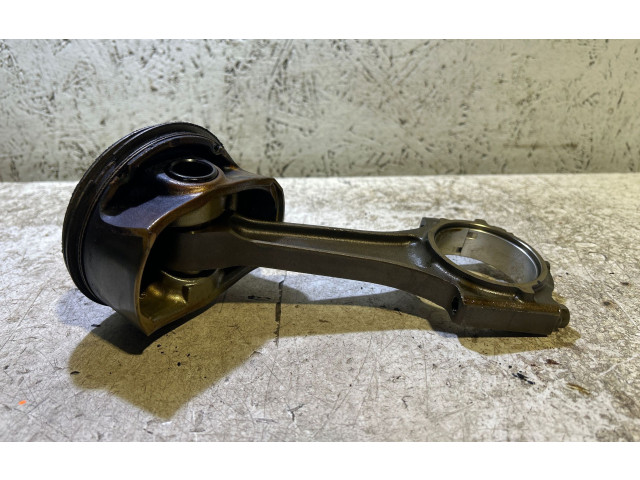 Поршень с шатуном Dodge Challenger