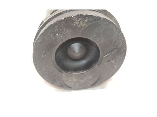 Поршень 7701476499, 7701476250 Renault Trafic II (X83)