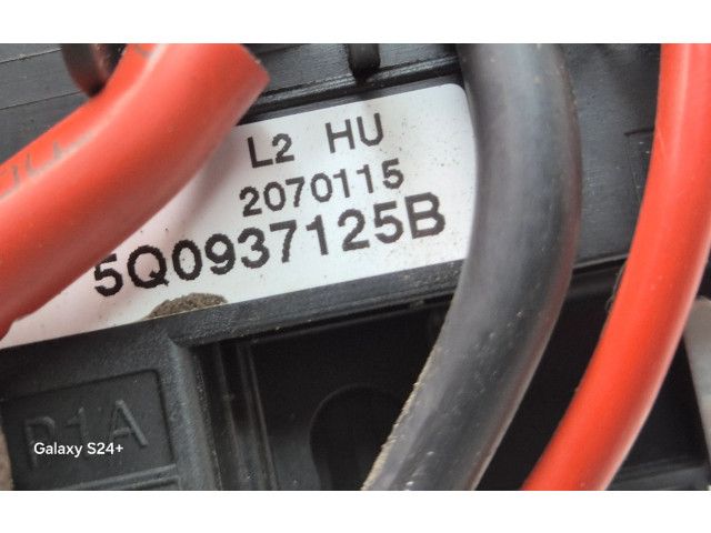 Блок предохранителей 5Q0937125B   Skoda Octavia Mk3 (5E)    