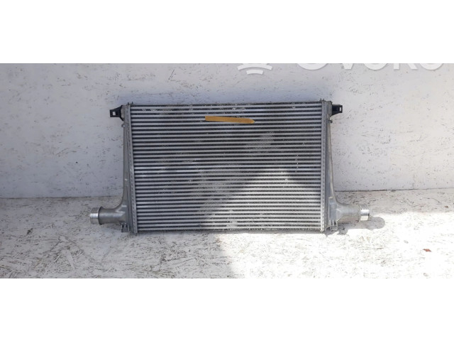 Интеркулер  4M0145805J   Audi Q8 