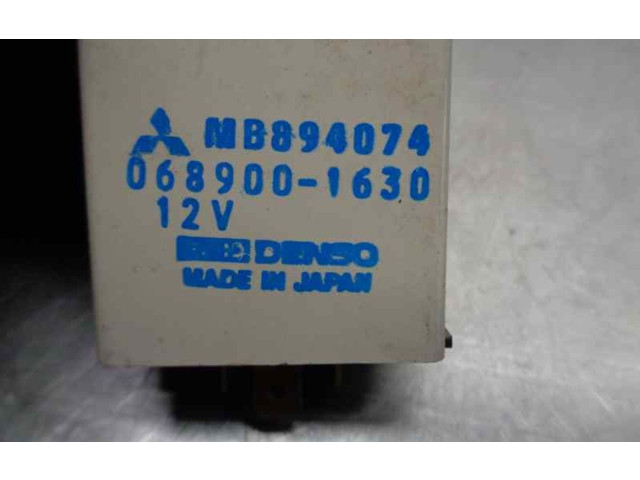 Блок предохранителей MB894074 Mitsubishi Space Wagon