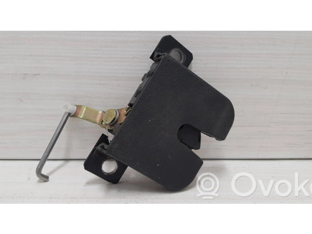 Замок задней крышки