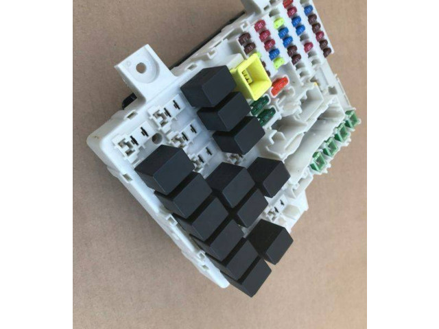 Блок предохранителей 8637A171, 5WK451031 Mitsubishi Colt