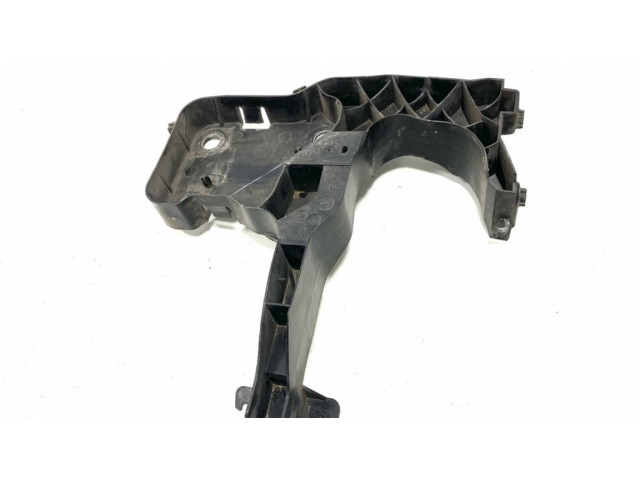 Передний держатель бампера