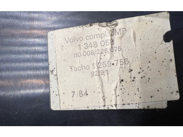 Přístrojová deska Volvo 240 1985 1348058