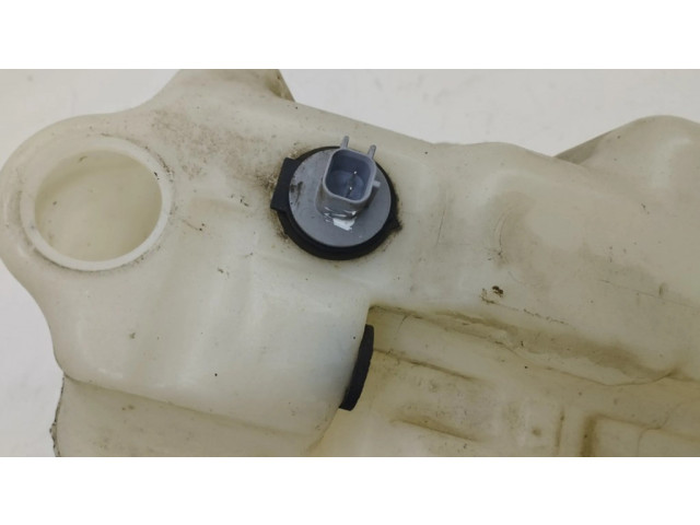 Бачок оконной жидкости