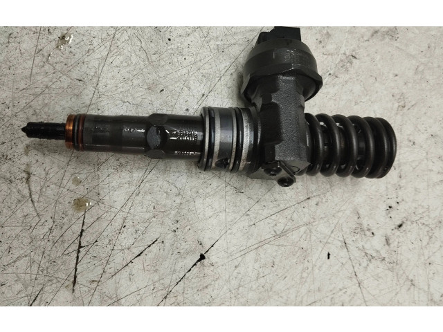 Форсунка 038130073BA    Volkswagen Jetta V  BKC 