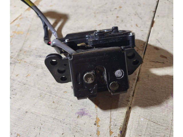 Zámek zadních dveří Toyota Corolla Verso E121 2004