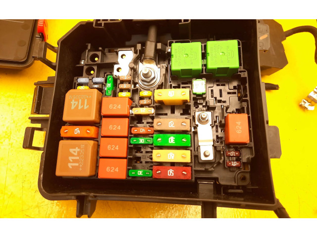 Блок предохранителей 9804848480, 9824510680   Peugeot 2008 II    