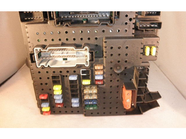 Блок предохранителей 8676391, 8676391 Volvo V70