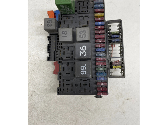 Блок предохранителей  357937039   Volkswagen Transporter - Caravelle T4    