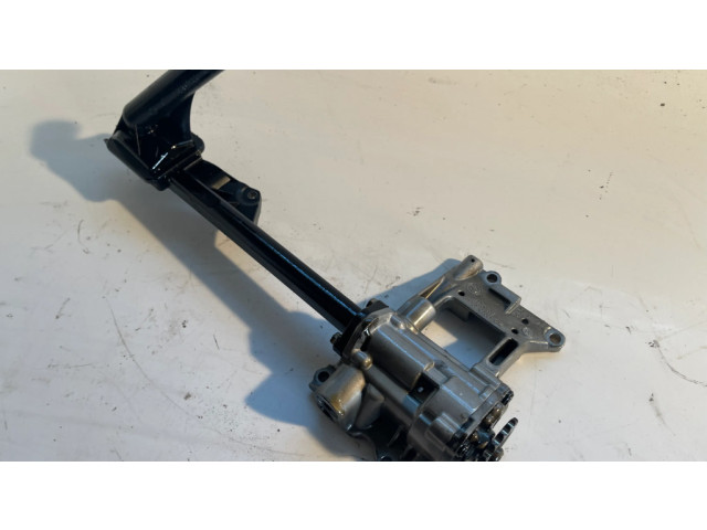 Масляный насос 7798368 BMW 5 E60 E61 2.5