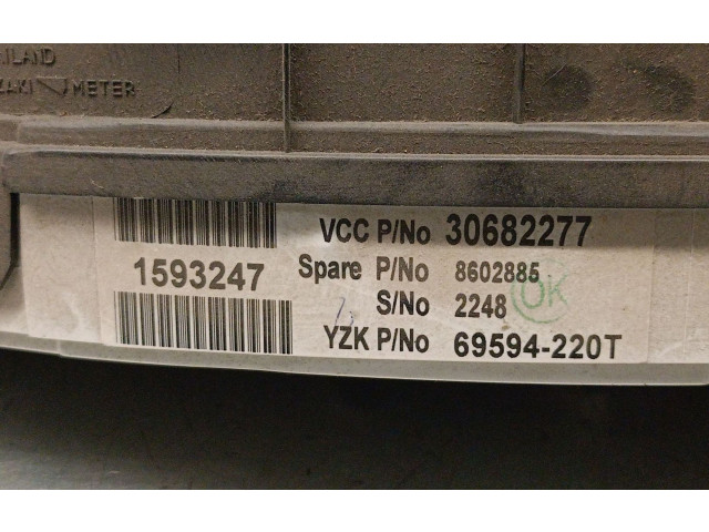 Спидометр (приборный щиток)    30682277, 8251284   Volvo XC70