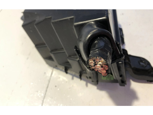 Блок предохранителей K7JA714 Dacia Sandero