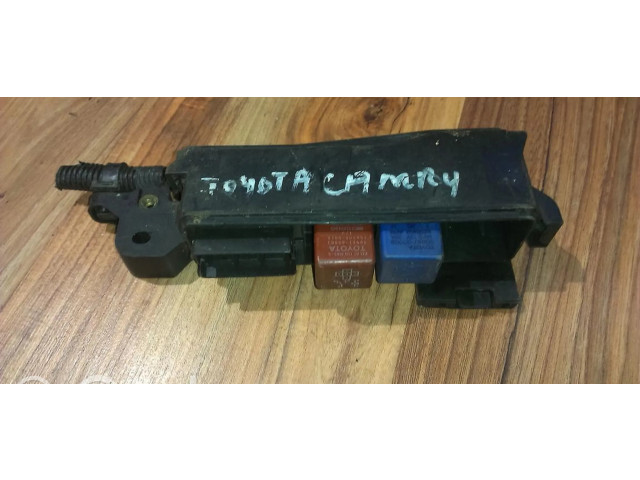   Pojistková skříňka 1025paya2   Toyota Camry 1996