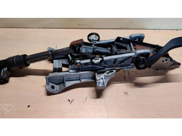 Крестовидная связь оси рулевого колеса