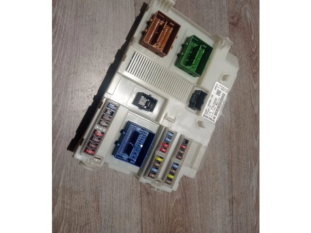 Блок предохранителей 31343337, 31343337AA Volvo S80