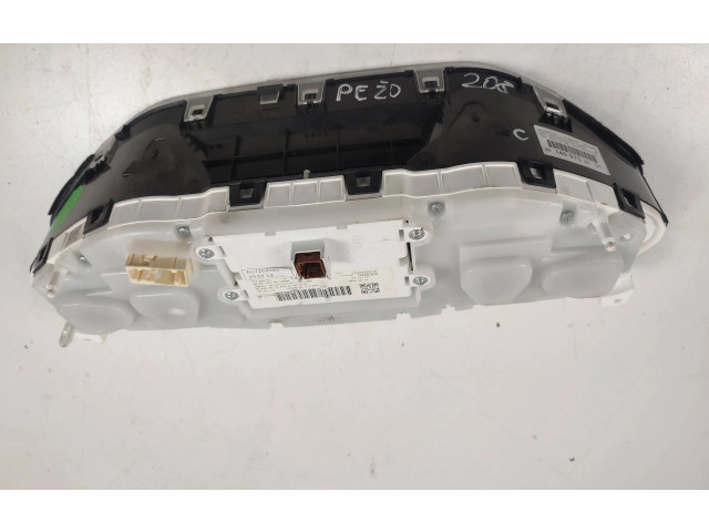 Панель приборов E137HWE4, 140398   Peugeot 2008 I       